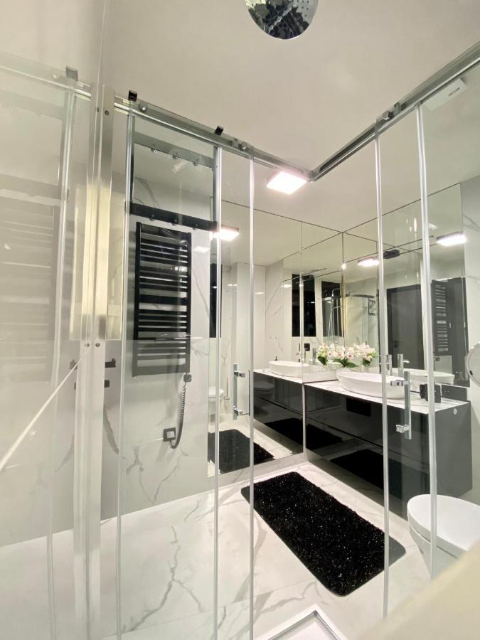 Apartament Lux อุสทรอน ภายนอก รูปภาพ