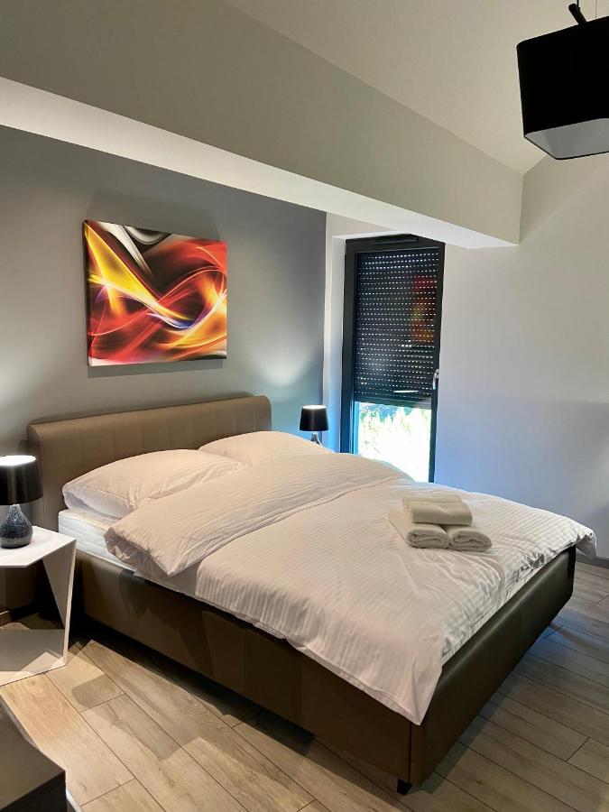 Apartament Lux อุสทรอน ภายนอก รูปภาพ