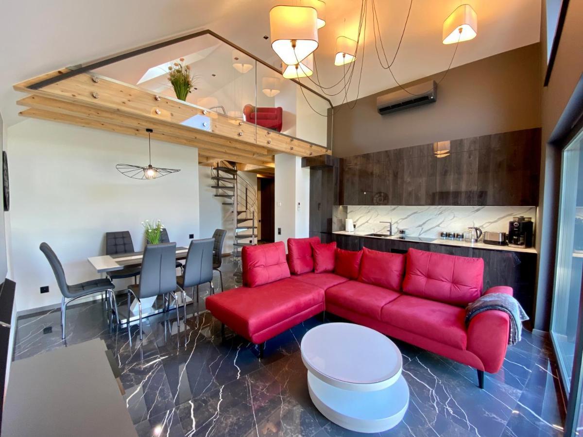 Apartament Lux อุสทรอน ภายนอก รูปภาพ