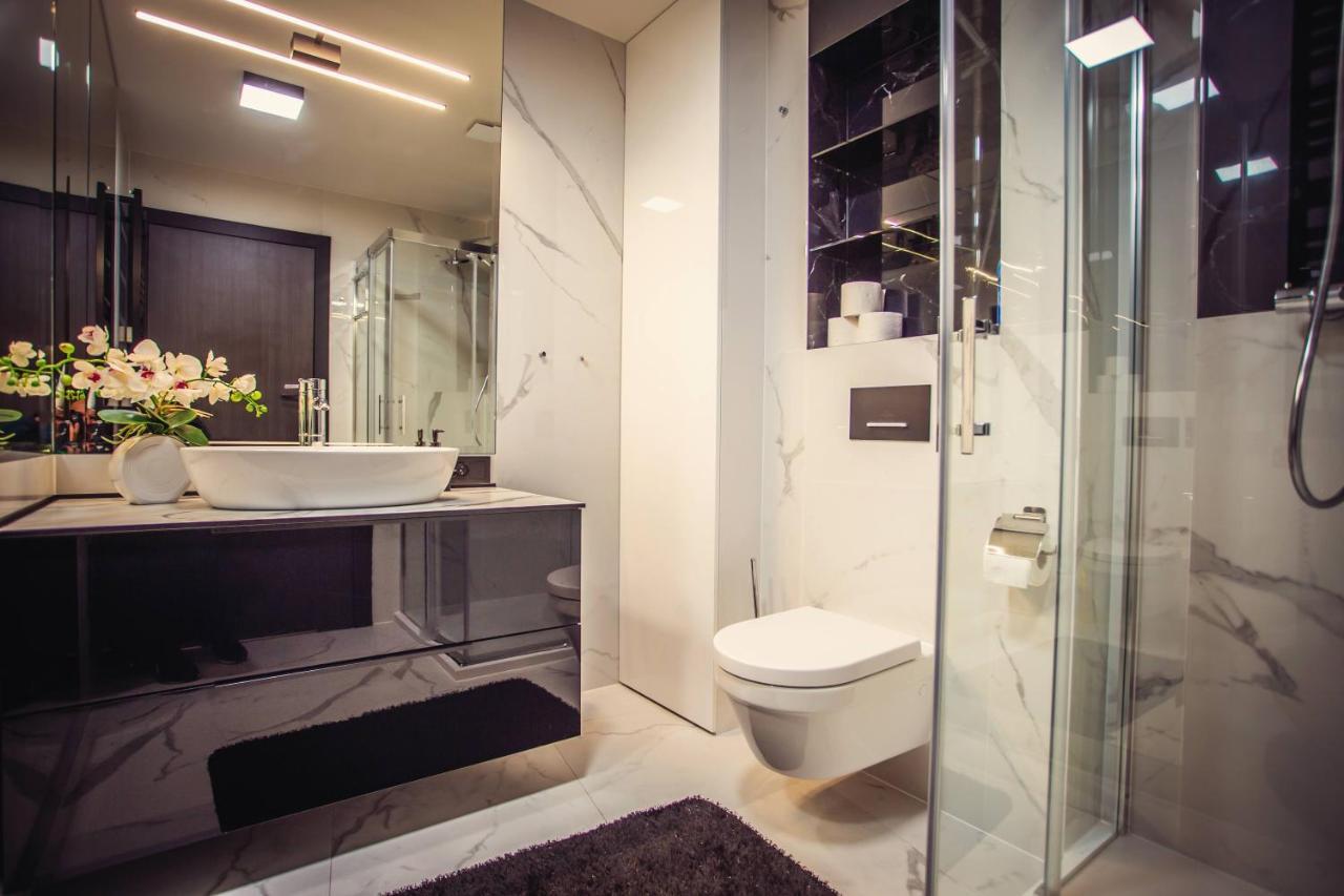 Apartament Lux อุสทรอน ภายนอก รูปภาพ